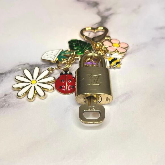 Louis Vuitton Lock & Key Set #317 with a Colorful Floral Charm Keychain - Picture 1 of 4